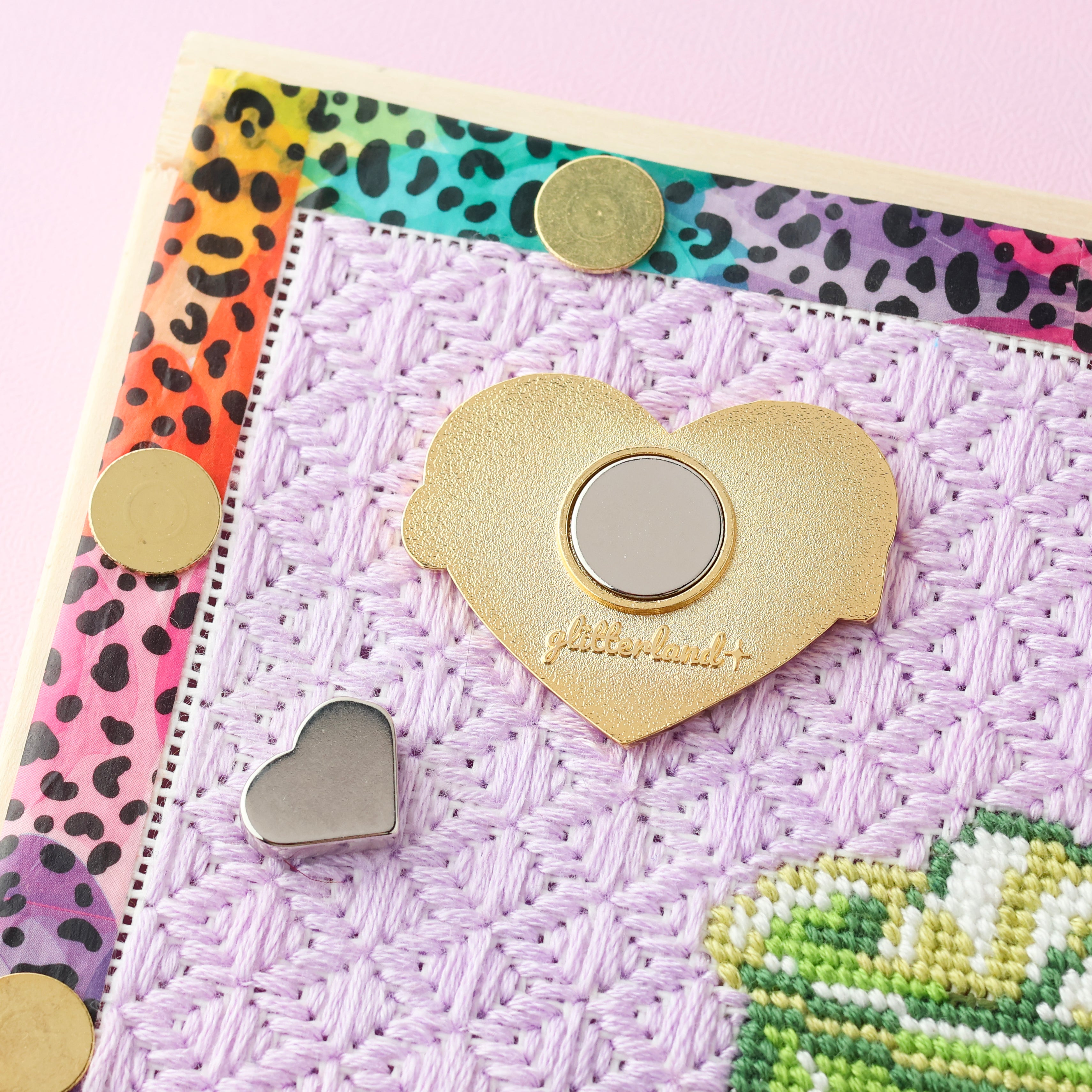 2000s Girlie Needle Minder