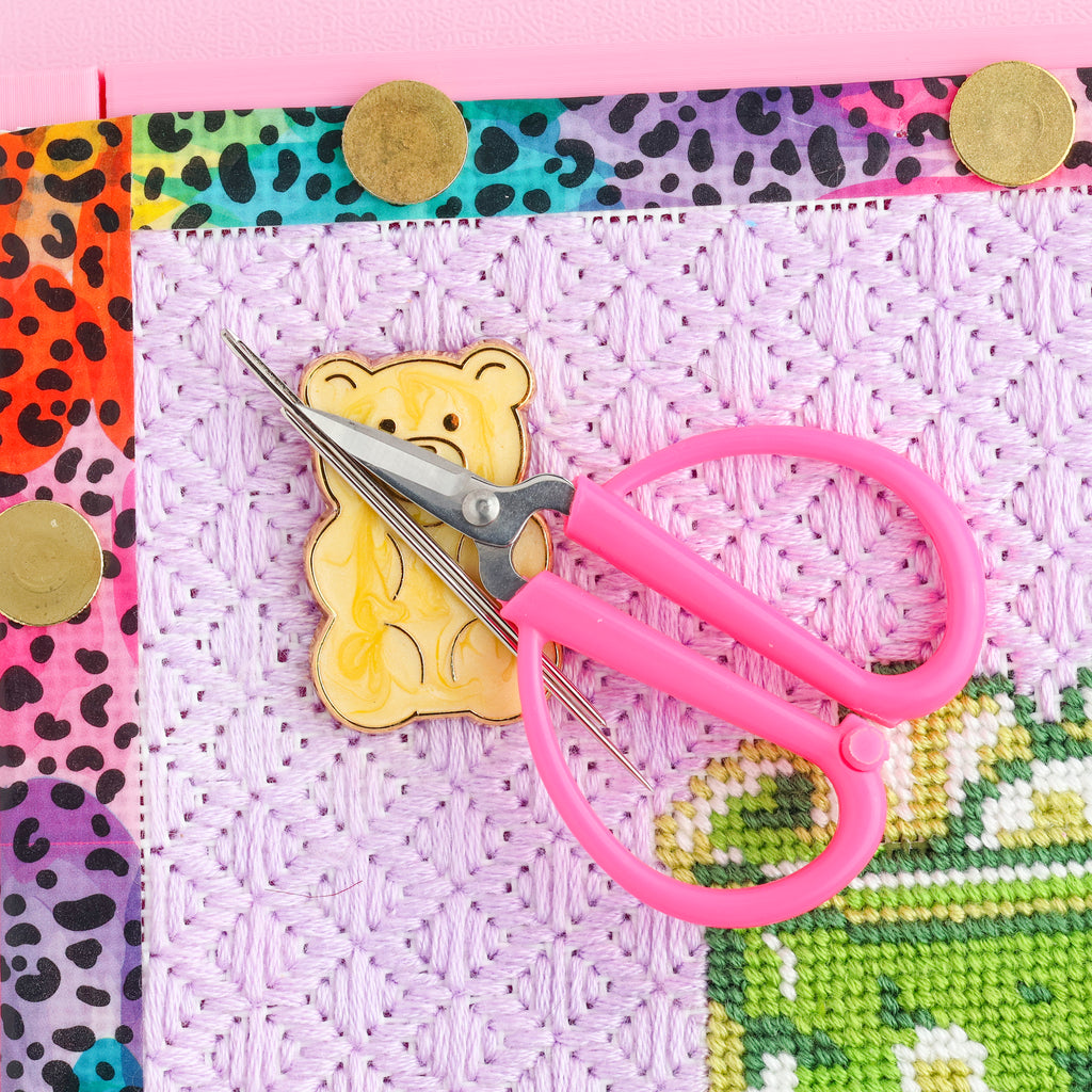 Pineapple Gummy Bear Needle Minder