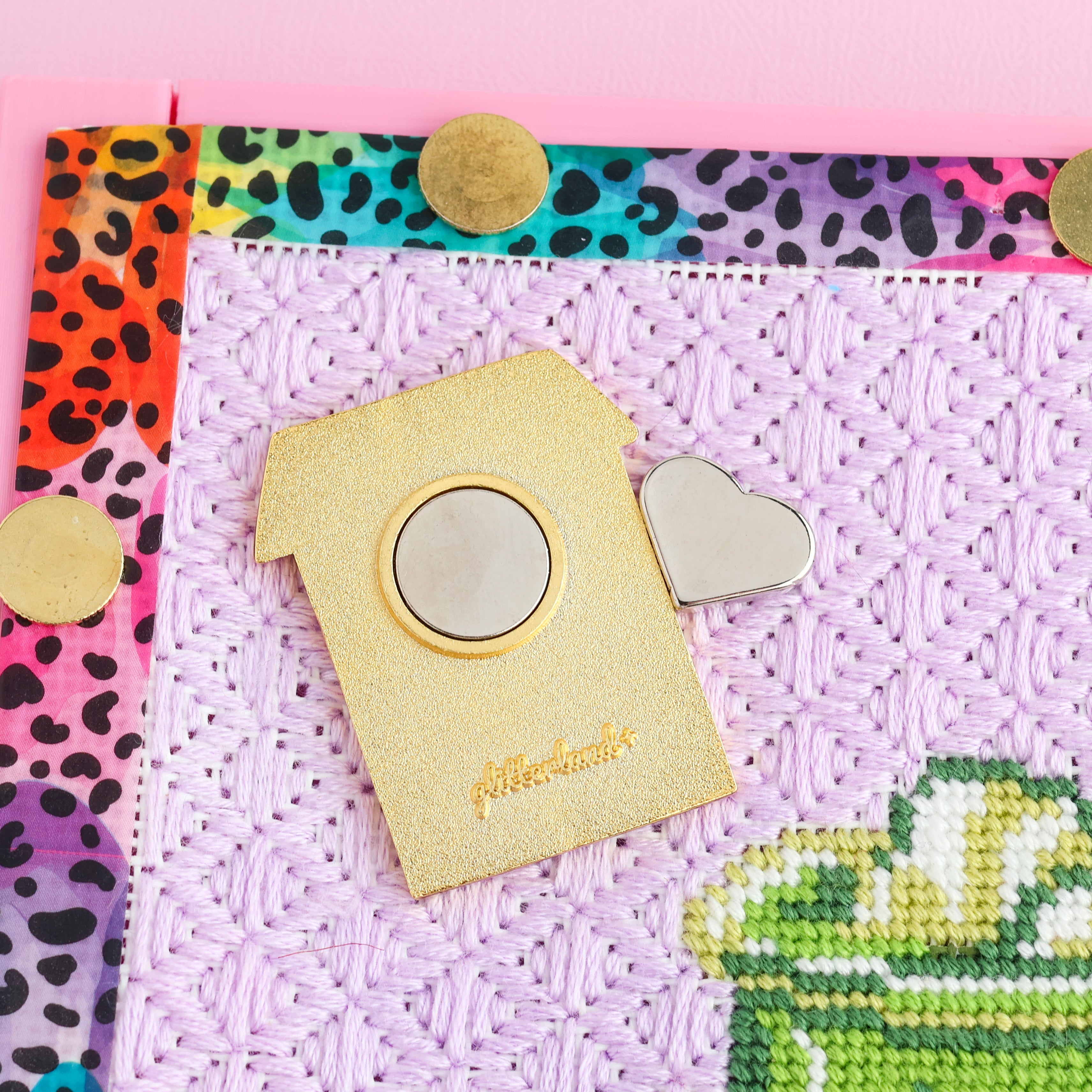Book Fair Stand Needle Minder