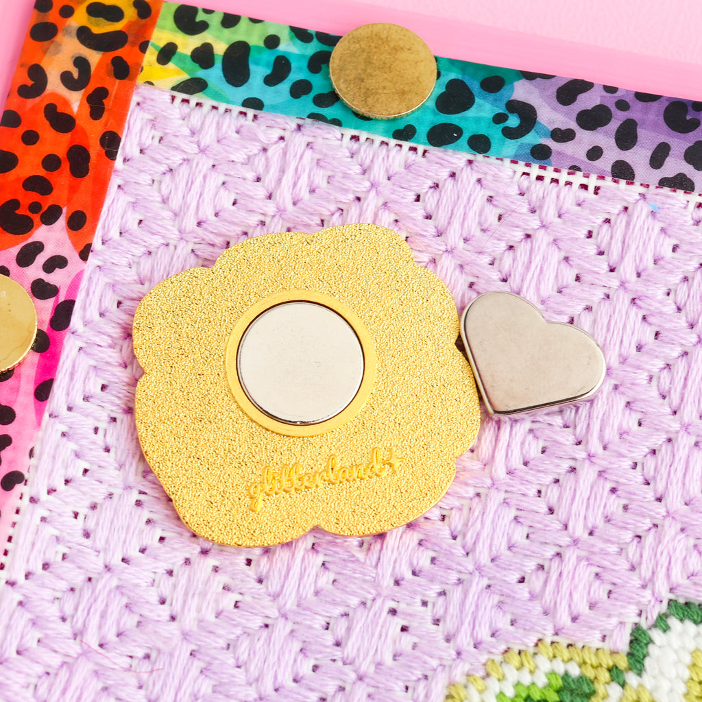Book Fair High Needle Minder