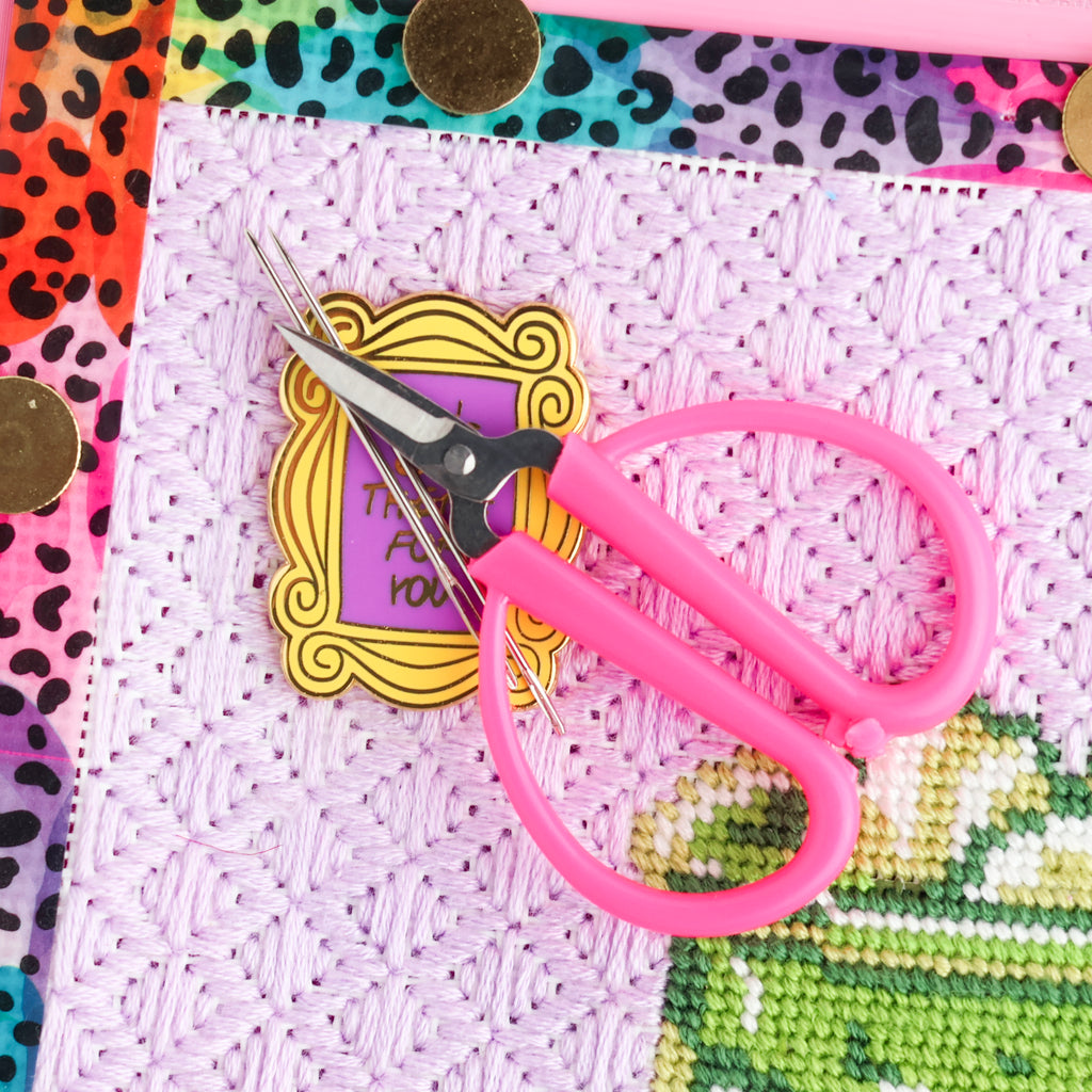 Peephole Needle Minder