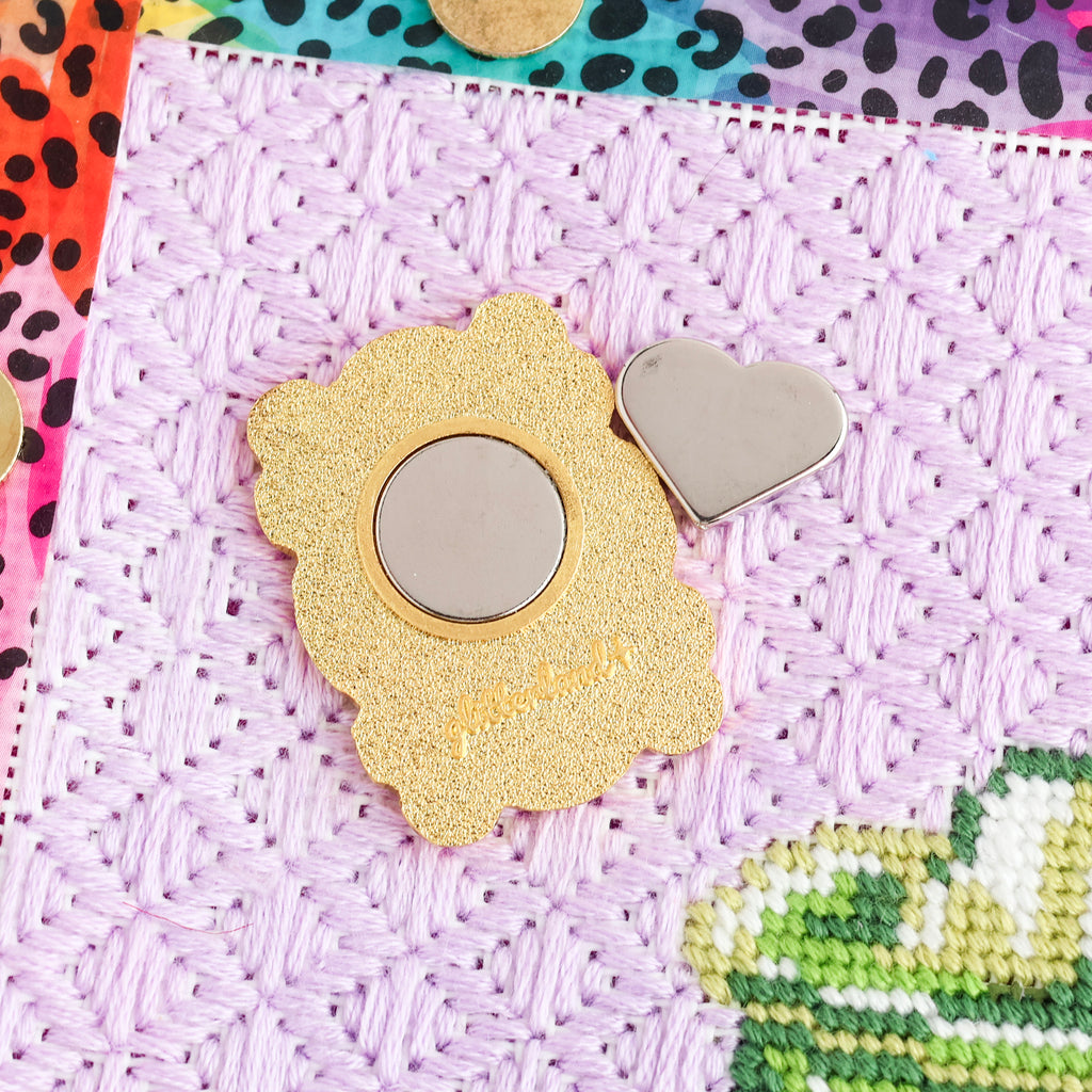 Peephole Needle Minder