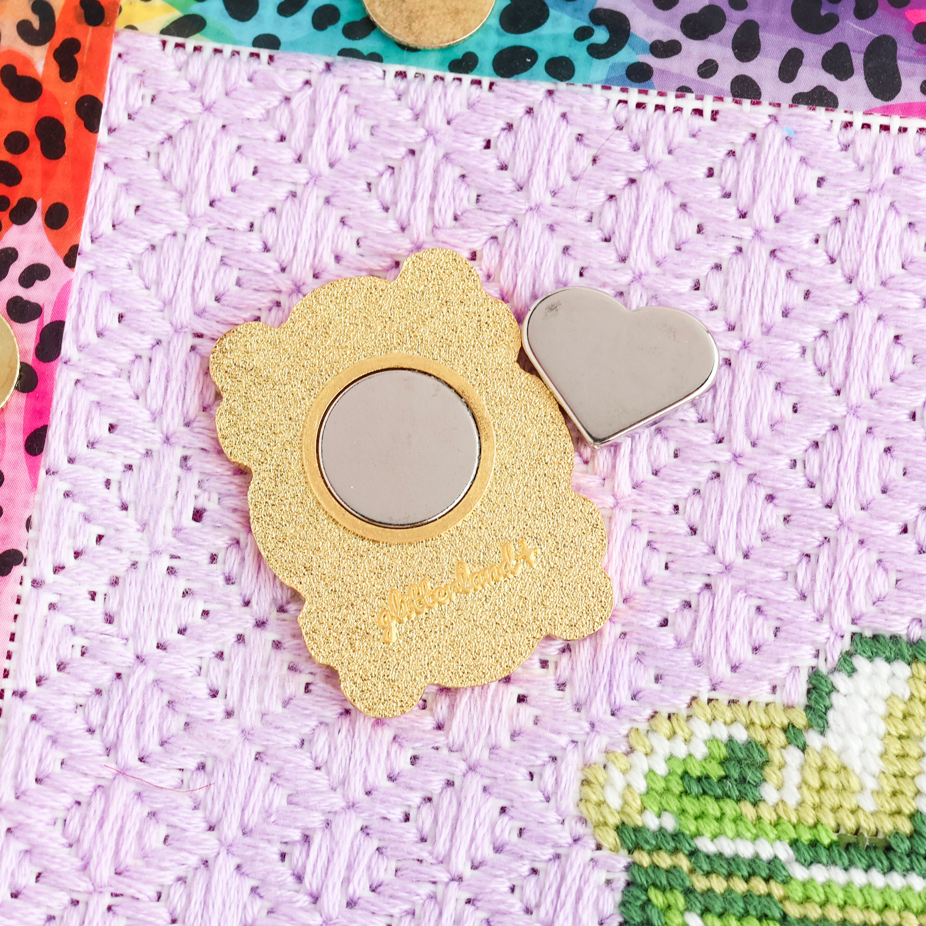 Peephole Needle Minder