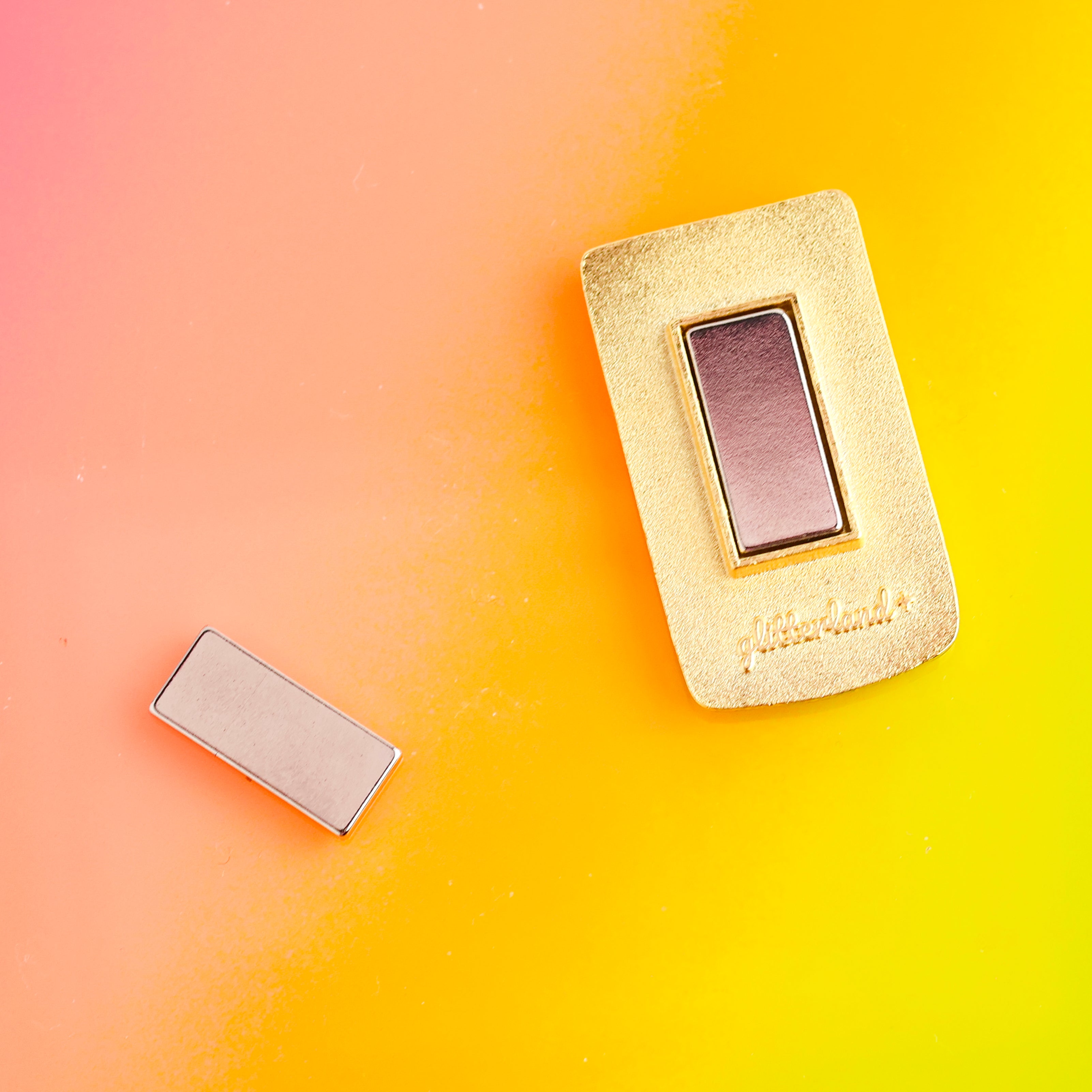 Y2K Flip Phone Needle Minder