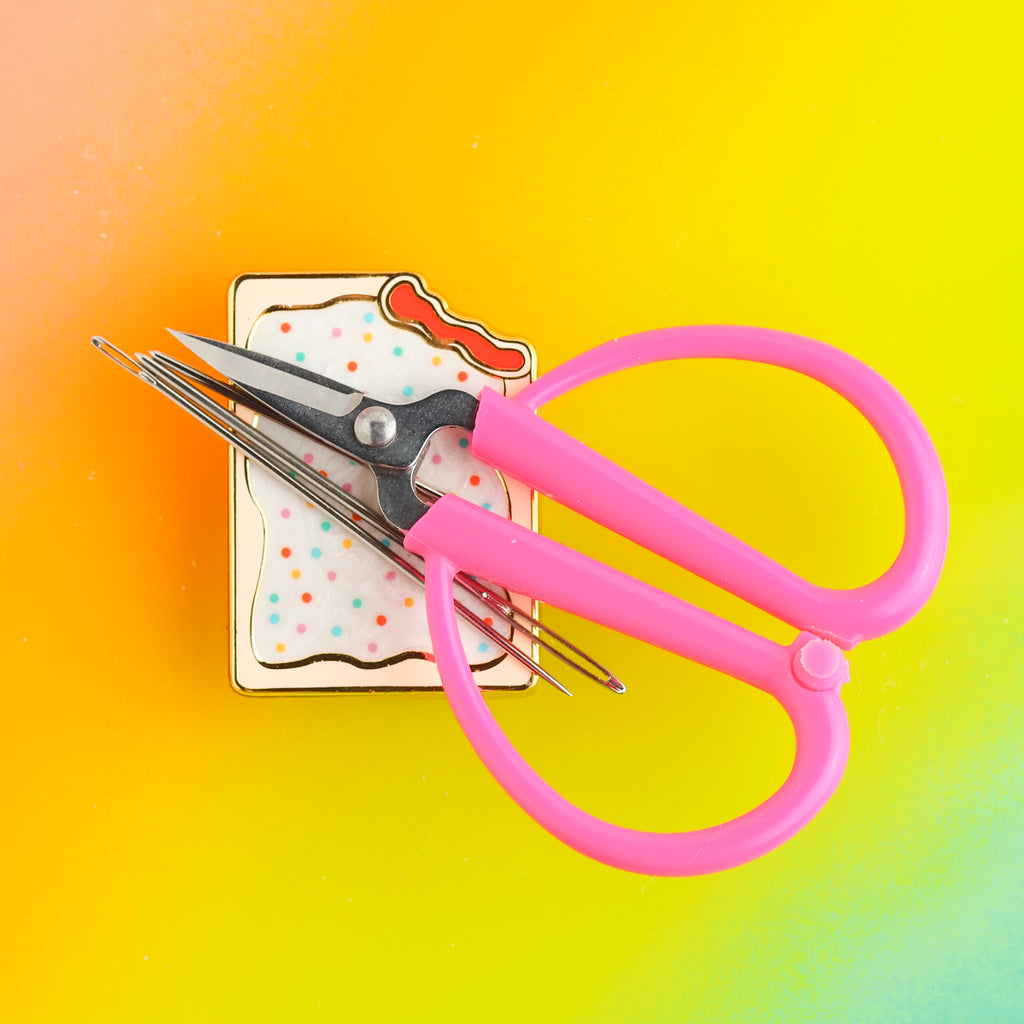 Toaster Pastry Needle Minder