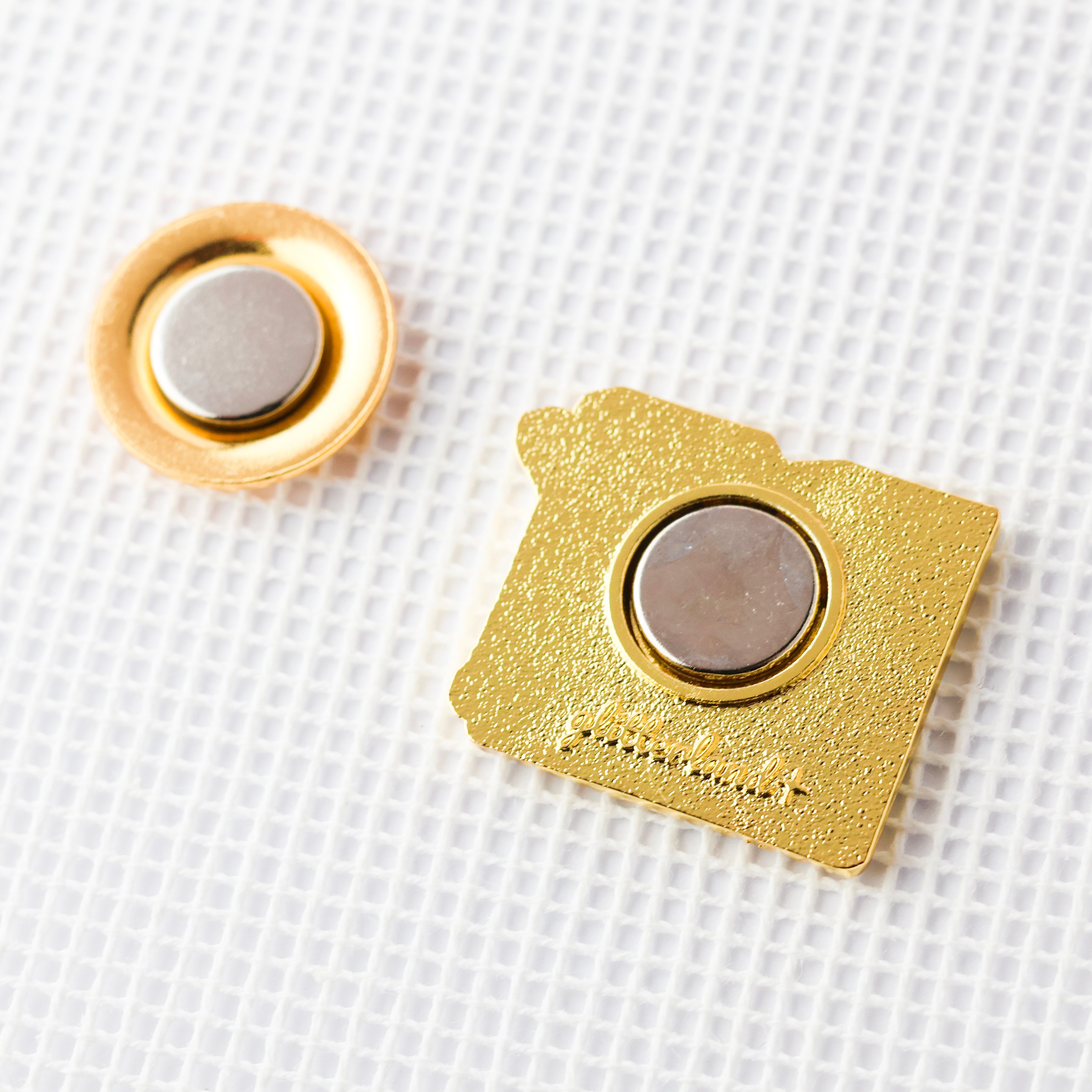 Wavy TV Needle Minder