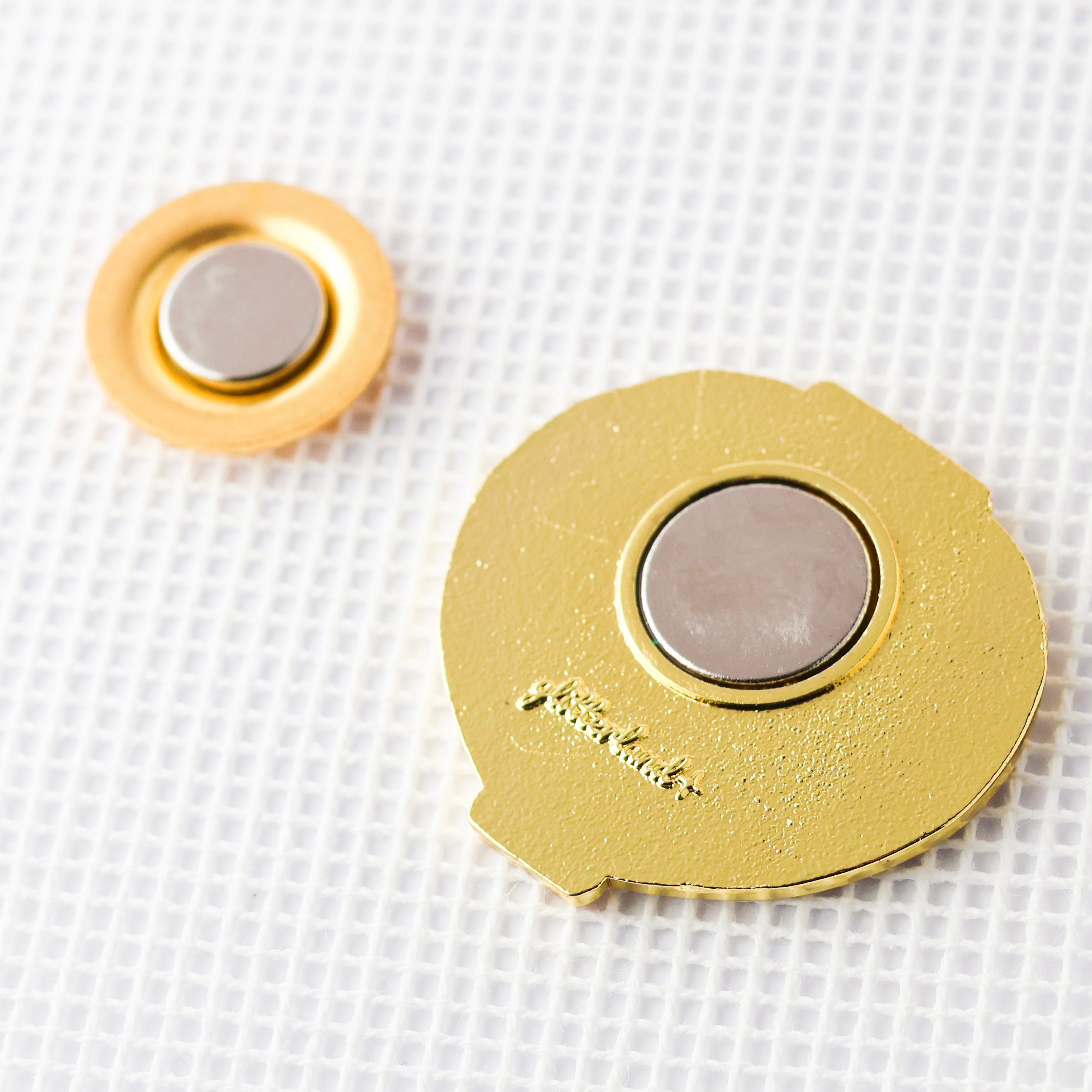 Pink Compact Needle Minder