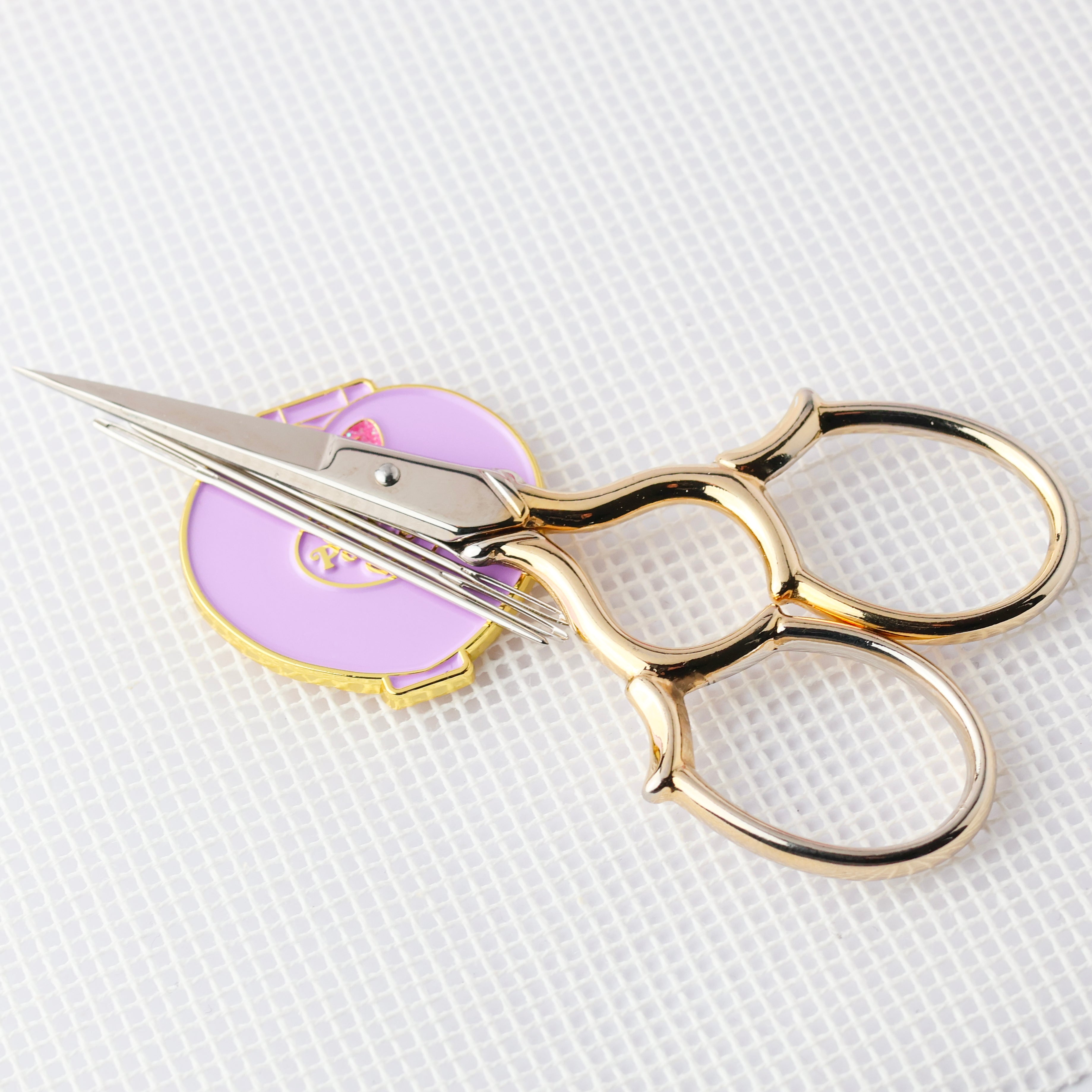 Pink Compact Needle Minder