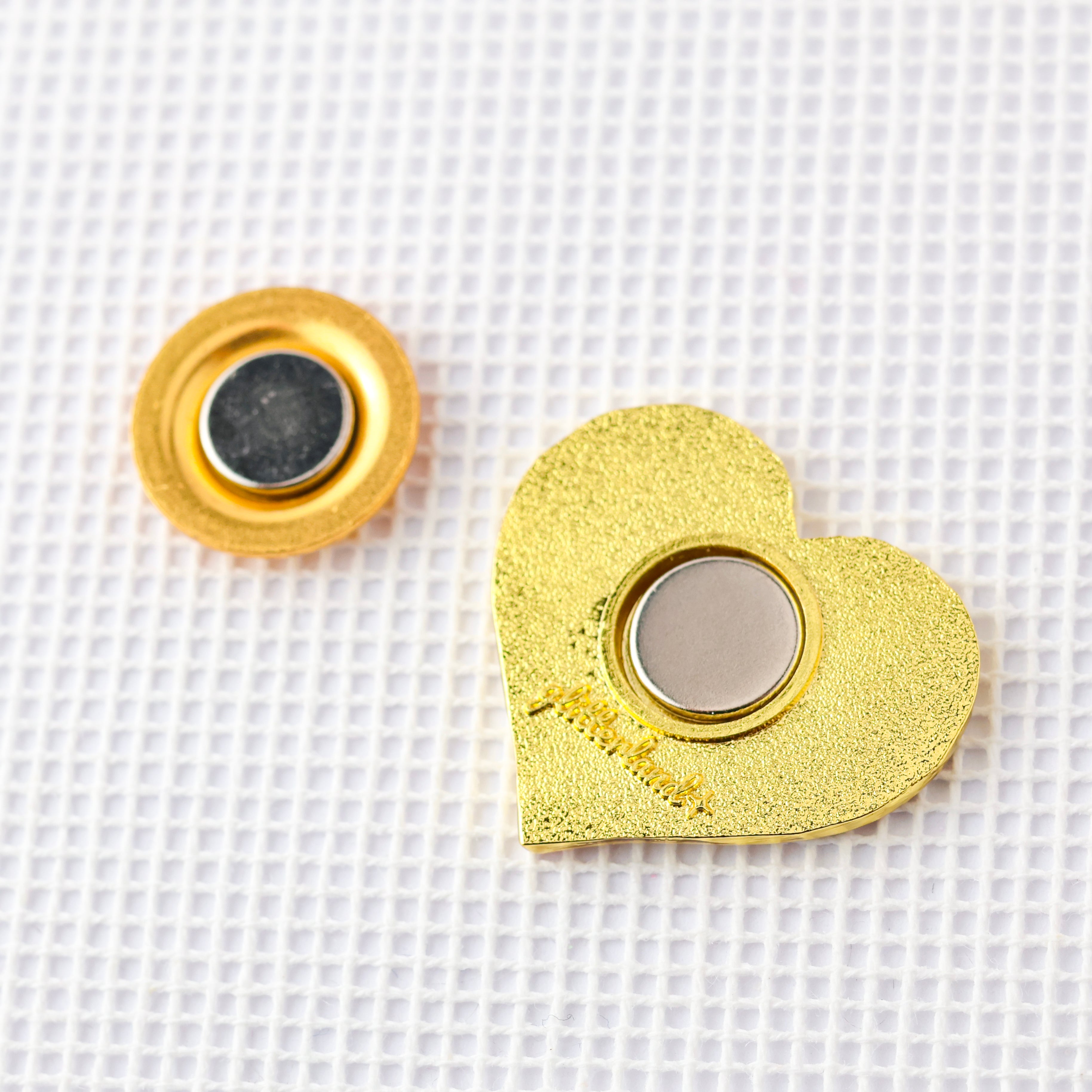 Currently Overthinking Needle Minder