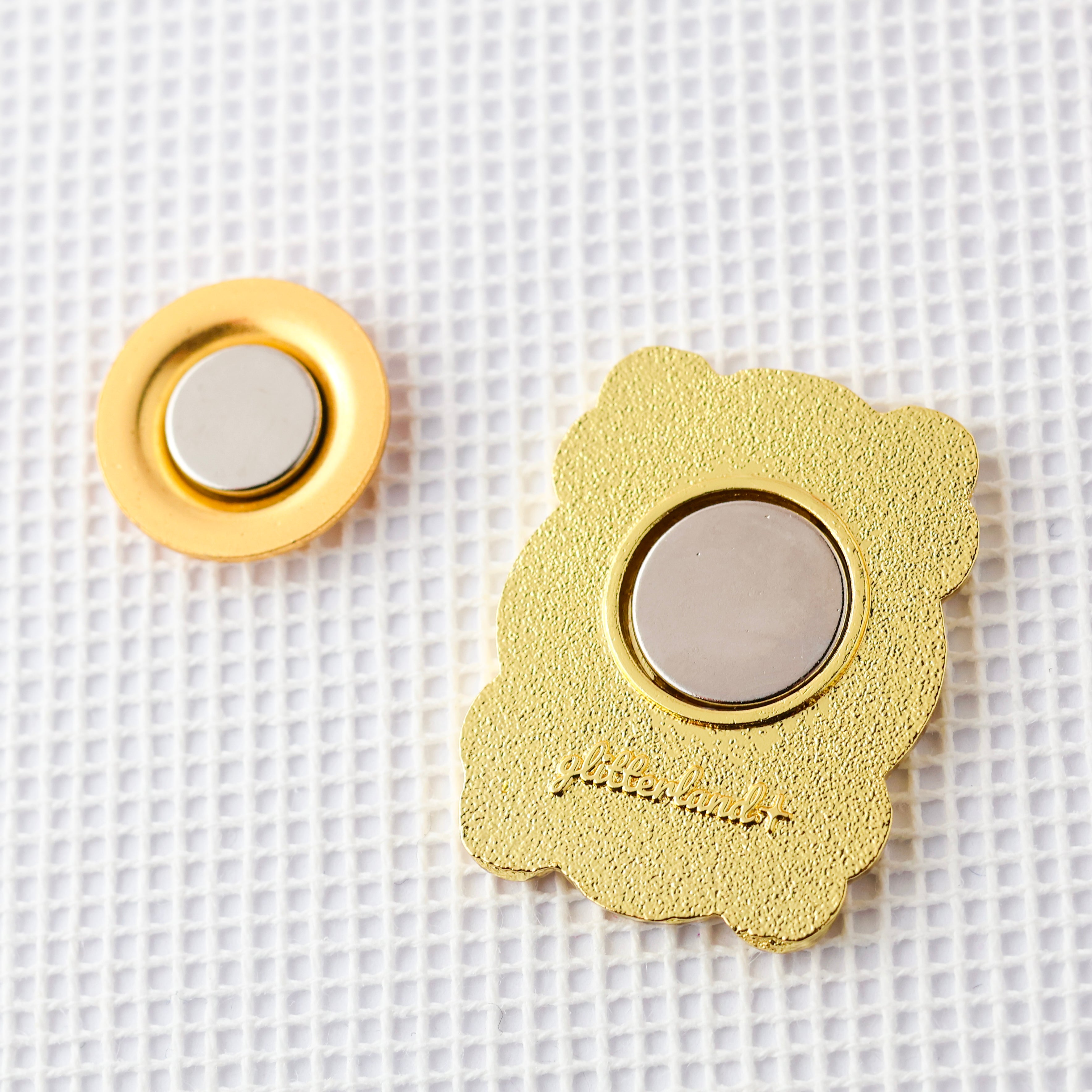 Peephole Needle Minder